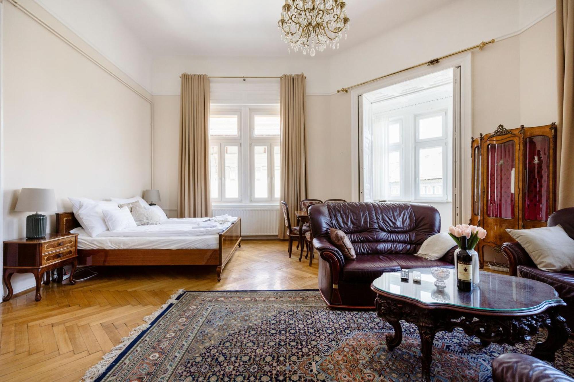 Апартаменти Vintage Build 2 Bedroom 2 Bathroom Будапешт